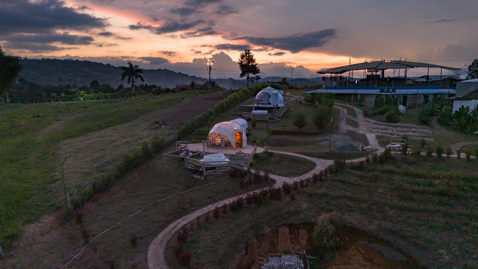 Glamping Pavas al atardecer en La Cumbre, Valle del Cauca